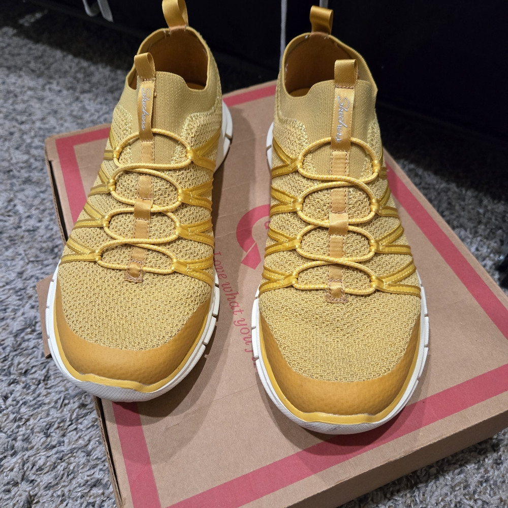 Like New! Skechers Yellow Athletic Sneakers